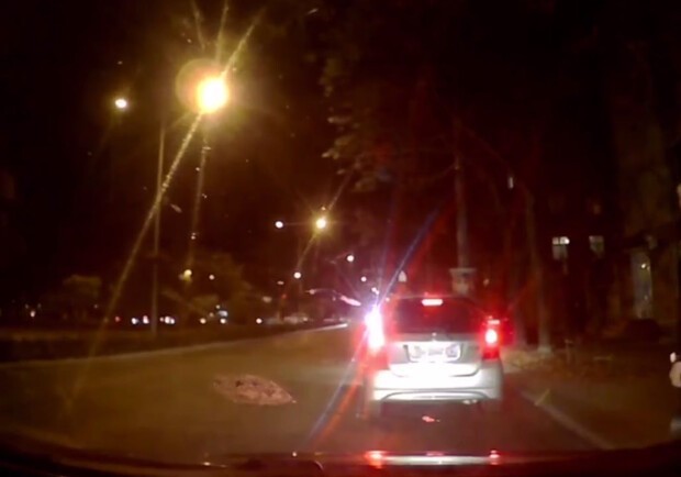 
В Одессе пьяная водитель сбила пешехода и сбежала с места ДТП (видео)
