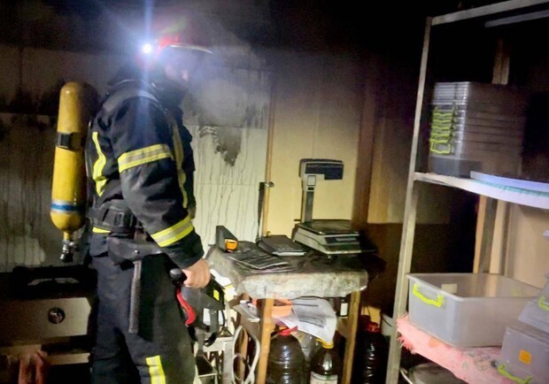 
Одесские спасатели во время пожара спасли двух пенсионеров
