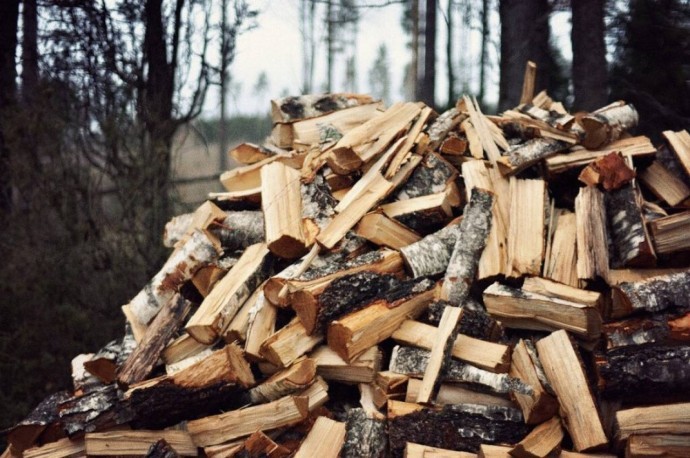 
Жителей восьми прифронтовых территорий обеспечат бесплатными дровами
