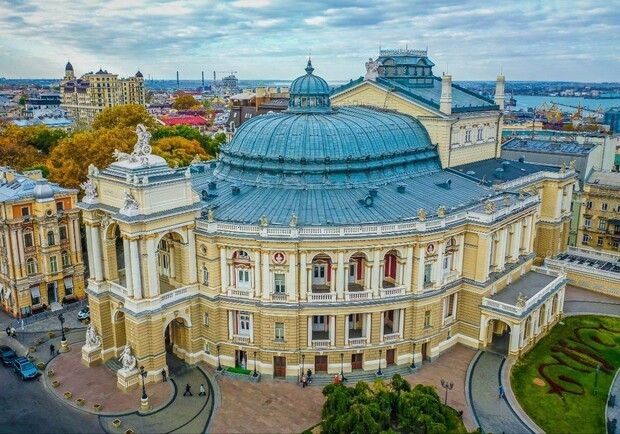 
ЮНЕСКО взял под защиту здание Оперного и Филармонии в Одессе
