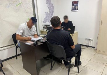 
В Одессе работники военкомата переправляли мужчин за границу за 7000 долларов: платить нужно криптов
