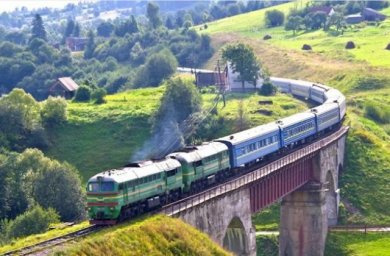 
УЗ сокращает число поездов в Карпаты: в чем причина
