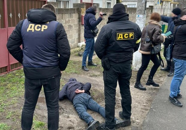 
2 700 долларов за МАФ: в Одессе на взятке погорел чиновник поселковой администрации
