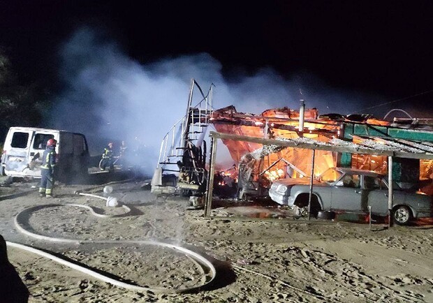 
Пожар на базе отдыха и уничтожение десяти взрывчаток: как прошли сутки у одесских спасателей
