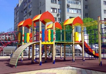 
Суворовская администрация установила в Одессе детские площадки, у которых нет хозяина
