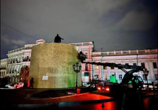 
В Одесской мэрии объяснили, что готовят к демонтажу памятник Екатерине

