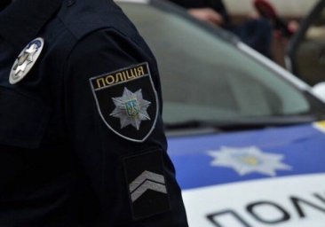 
В Одессе полицейская «одолжила» 6000 долларов из вещественных доказательств
