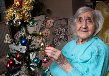Носочки и чай: в Одессе готовят новогодние подарки для одиноких пенсионеров