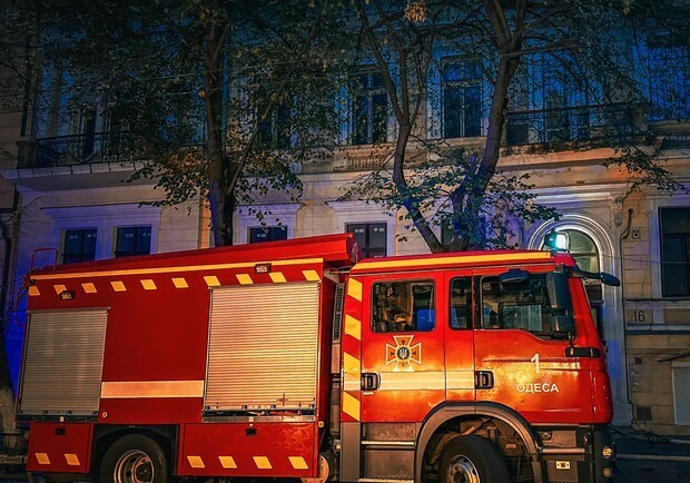 
В центре Одессы вспыхнул пожар в кафе: загорелась вытяжная труба
