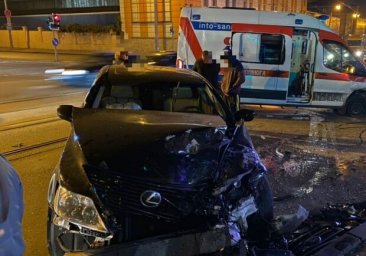 После столкновения с Lexus: в Одессе перевернулась "скорая" с пассажирам