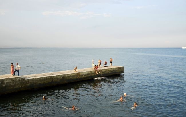 Опасно для здоровья. В Одесской области запретили купаться и рыбачить в море