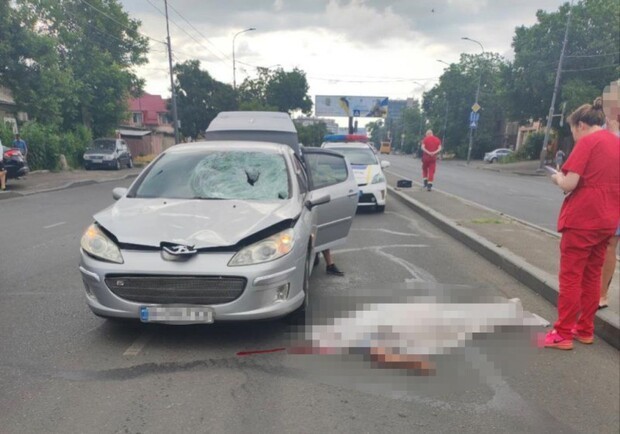 В Одессе легковой автомобиль насмерть сбил мужчину