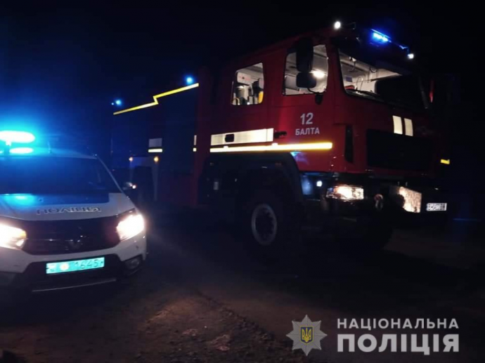 В Одесской области «шестерка» врезалась в бетонный забор: пассажиры попали в больницу, водитель сбежал