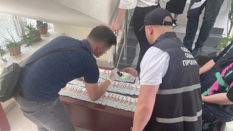 "Откаты" за право проведения ремонтных работ: полицейские Одесщины задержали участников коррупционной схемы по хищению бюджетных средств