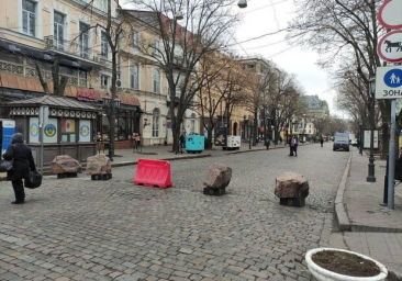 Парковка на Дерибасовской: улицу снова перекрыли