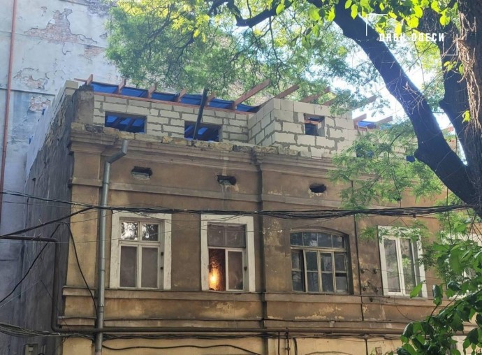 В Одессе демонтирована очередная незаконная надстройка. ФОТО