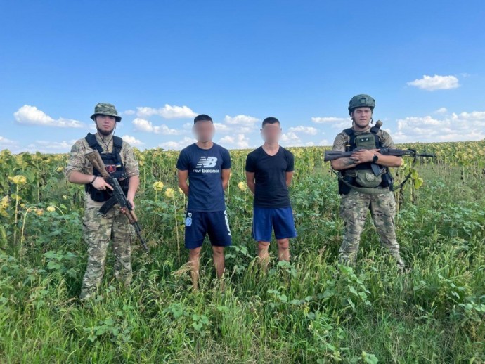 На границе с Молдовой задержали уклонистов из Украины: прятались в интересном месте