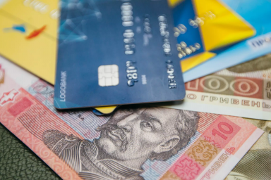 Важные изменения относительно карточных счетов украинцев: какие решения принял НБУ