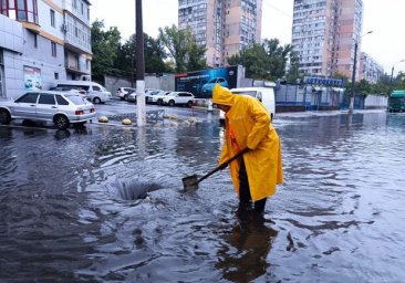 На Одессу снова обрушилась непогода: какие улицы затопило