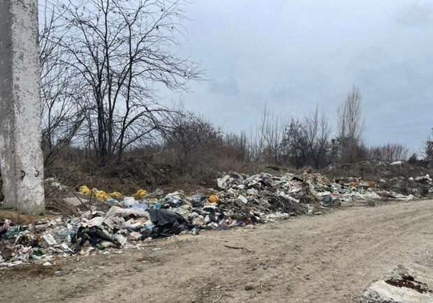 Незаконную свалку на полях фильтрации в Одессе удалось ликвидировать