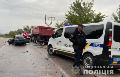 На трассе Одесса – Рени легковушка столкнулась с фурой: погибли мужчина и 15-летняя девушка