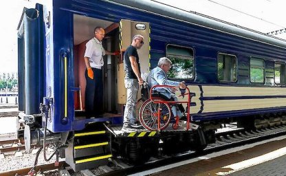 Укрзализныця запустила онлайн-заказ специальных вагонов для людей с инвалидностью
