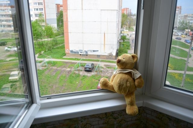 ​В Одессе девочка 1 года и 11 месяцев выпала из окна восьмого этажа