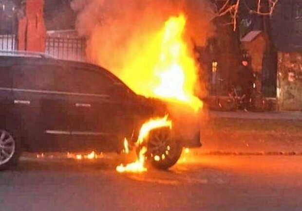 Экс-пожарный спасатель и два его сообщника в Одессе поджигали авто на заказ