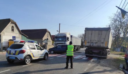 Полицейские Одесщины устанавливают обстоятельства смертельного ДТП в Белгород-Днестровском районе с участием двух грузовых и легковых автомобилей