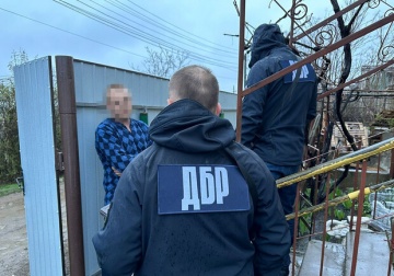 В Одесской области разоблачили чиновника воинской части, который отбирал у солдат боевые доплаты