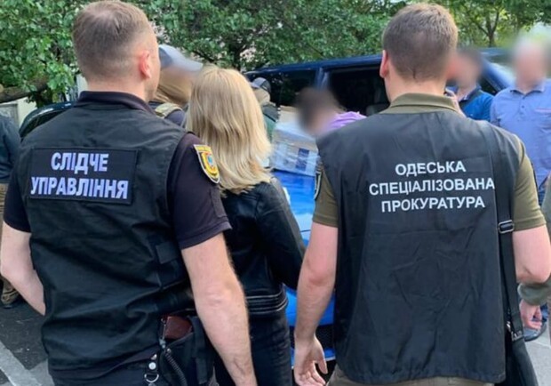 
В Одессе будут судить бойца теробороны, который торговал гуманитаркой
