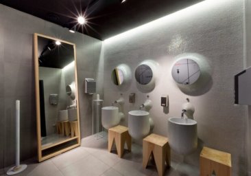 Получи ответ: имеют ли право одесские кафе не пускать людей в туалет