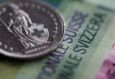
Украинцы смогут обменять гривну на местную валюту еще в одной стране Европы
