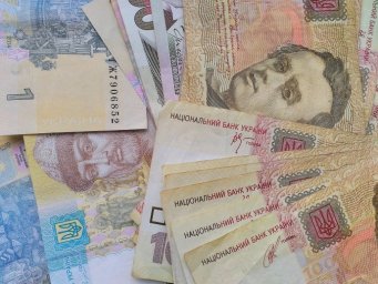 
Закон вступил в силу: в Украине начали списывать налоговые долги до 3060 гривен
