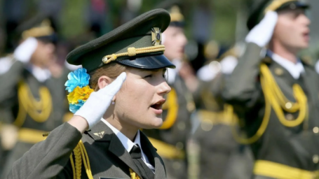 
Воинский учет для женщин отсрочили на год
