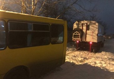 На Слободке маршрутка слетела в кювет: на помощь вызывали спасателей