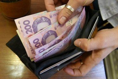 
Средняя зарплата в Украине выросла на 200 гривен
