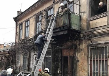 В жилом доме на Польском спуске рухнула лестничная площадка: жильцов эвакуировали