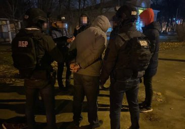 Оформление машин из США: в Одессе задержали таможенника-взяточника