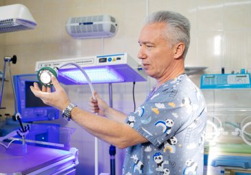 Благодаря боксам с одеждой: в одесский роддом купили оборудование для недоношенных деток