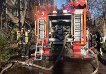 На Черемушках горела квартира: пострадали два человека