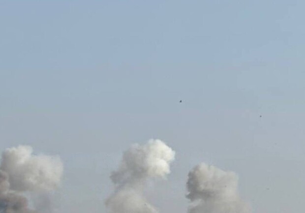 
Утро в Одессе началось с ракетной атаки и взрывов, исчез свет и остановился электротранспорт: что известно
