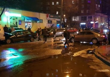 На Молдаванке столкнулись пять автомобилей: один из водителей сгорел заживо