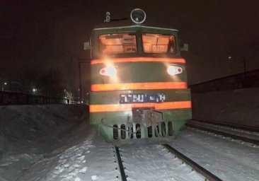 Выбежал на пути перед поездом: в Одессе погиб молодой парень