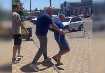 
Военнослужащие, которых обматерил фитнес-тренер в Одессе, оказались работниками ТЦК: нормальны ли действия активистов
