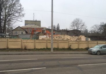 Одним историческим зданием меньше: в Одессе снесли старинный приют