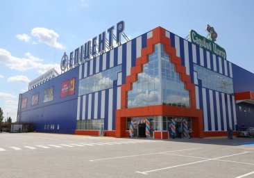 Карантин выходного дня: в Одессе гипермаркет стал аптекой и продуктовым