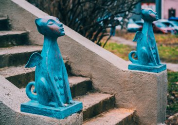 Еще одна потеря: в центре Одессы вандалы повредили скульптуру