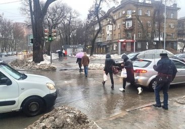 Почти как в Венеции: дождь и тающий снег затопили улицы Одессы