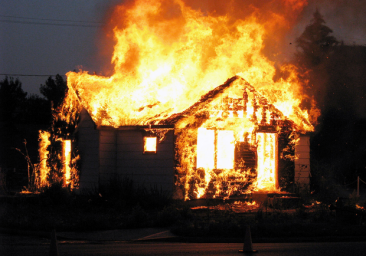 Растопили в доме печь: на пожаре в Одесской области сгорели мать и сын